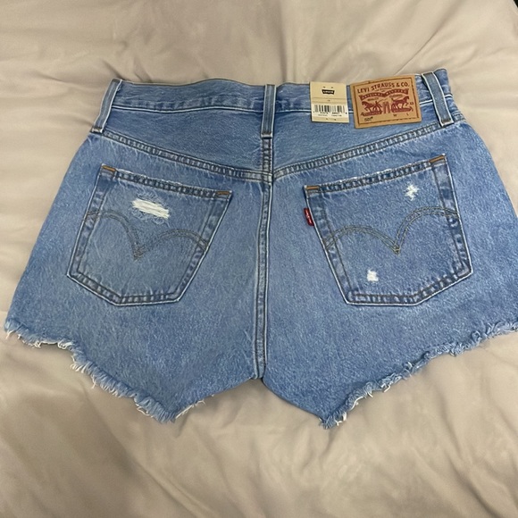 Women Levi’s 501 Distressed Denim Shorts - Picture 4 of 8
